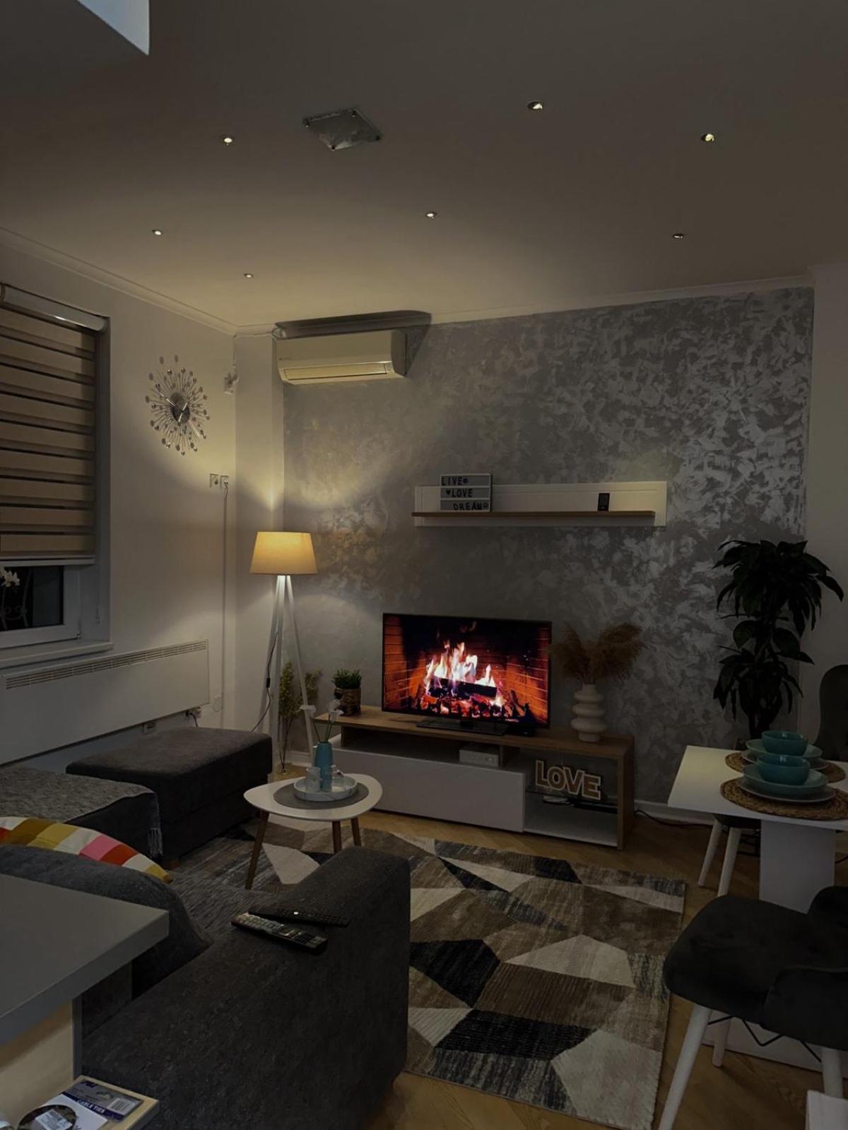 Train 23 Apartment เบลเกรด ภายนอก รูปภาพ
